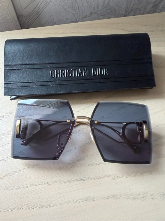 Dior Accessories - Dior 30 montaigne sunglasses like neq